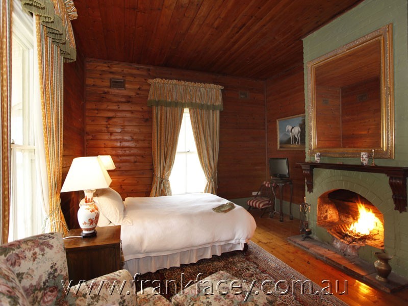 15 Huxtable Rd, Pakenham Upper VIC 3810