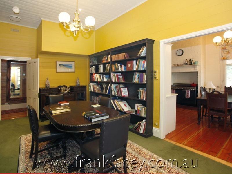 15 Huxtable Rd, Pakenham Upper VIC 3810