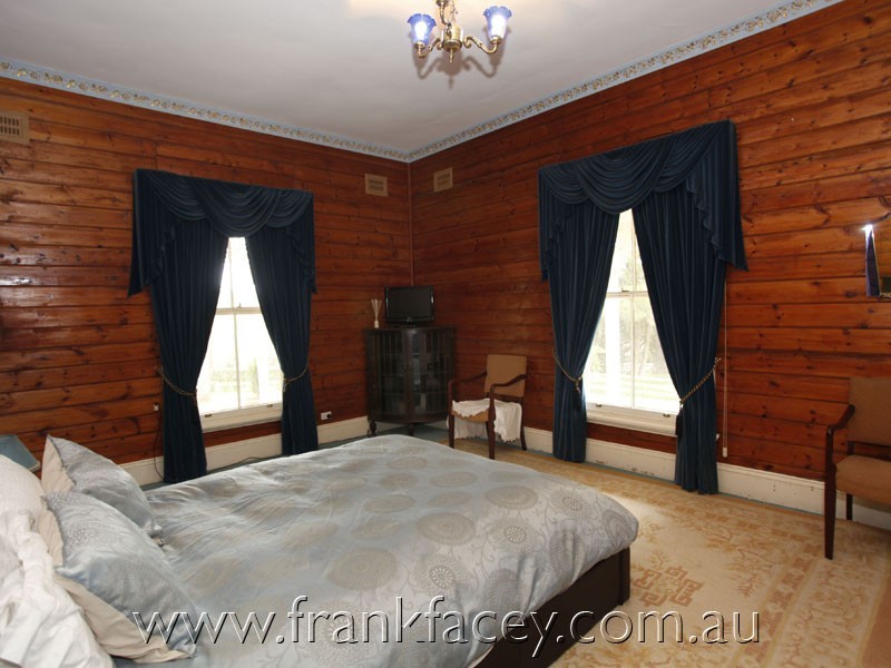 15 Huxtable Rd, Pakenham Upper VIC 3810