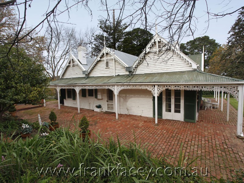 15 Huxtable Road, Pakenham Upper VIC 3810 the real estate agency