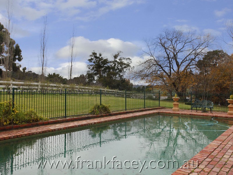 15 Huxtable Road, Pakenham Upper VIC 3810