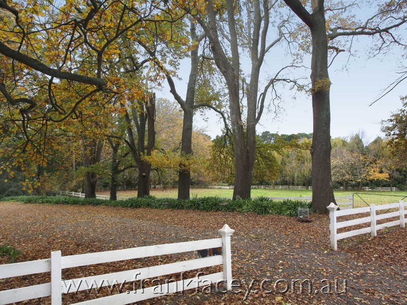 15 Huxtable Road, Pakenham Upper VIC 3810