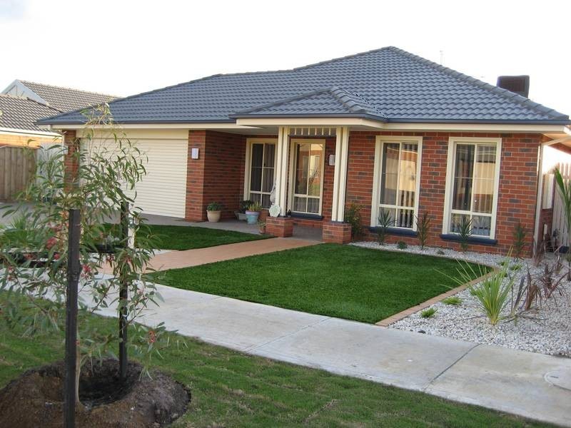 4 Ned Street, Cranbourne East VIC 3977