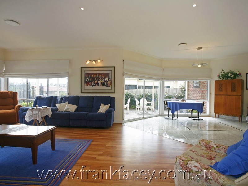 3 John Fisher Drive, Berwick VIC 3806