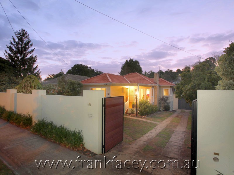 35 Lyall Road, Berwick VIC 3806