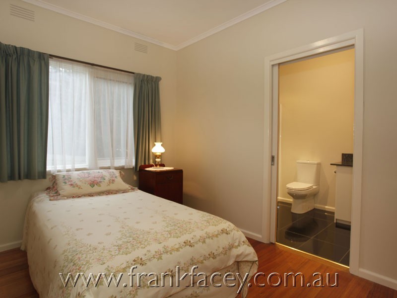 35 Lyall Road, Berwick VIC 3806