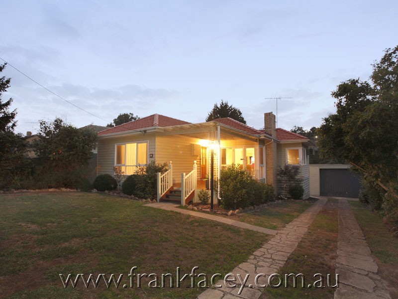 35 Lyall Road, Berwick VIC 3806
