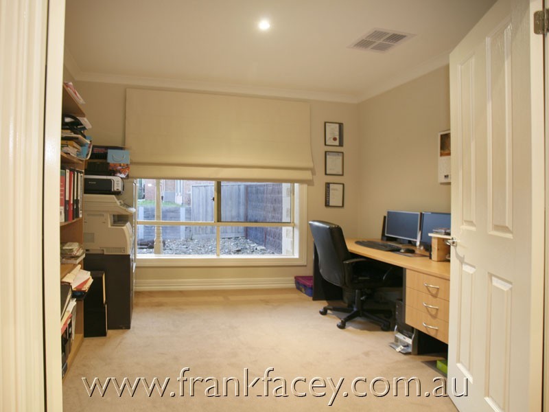 9 Lorne Court, Berwick VIC 3806