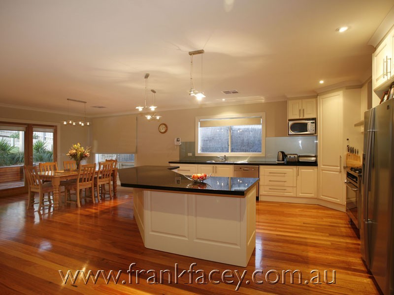 9 Lorne Court, Berwick VIC 3806