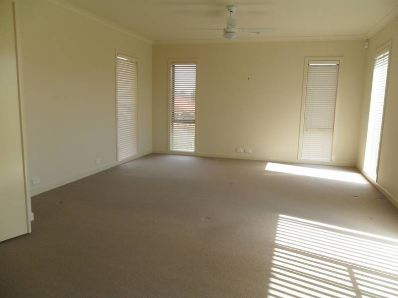 26a Kilburn Place, Pakenham VIC 3810