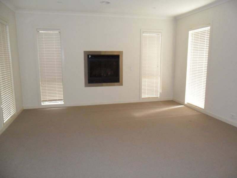 26a Kilburn Place, Pakenham VIC 3810