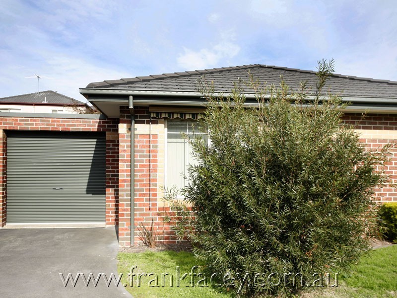13/21-25 Parkhill Drive, Berwick VIC 3806