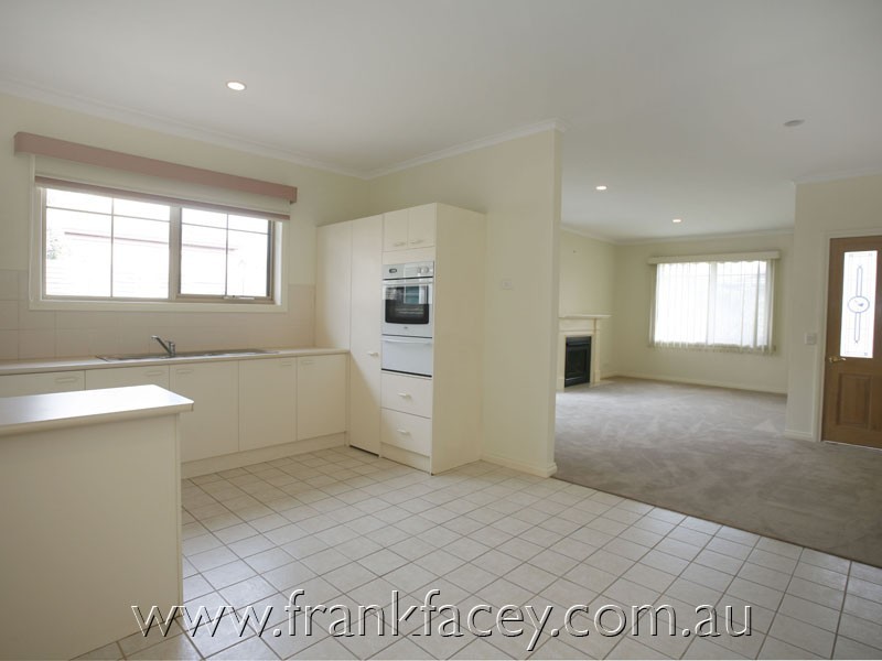 13/21-25 Parkhill Drive, Berwick VIC 3806