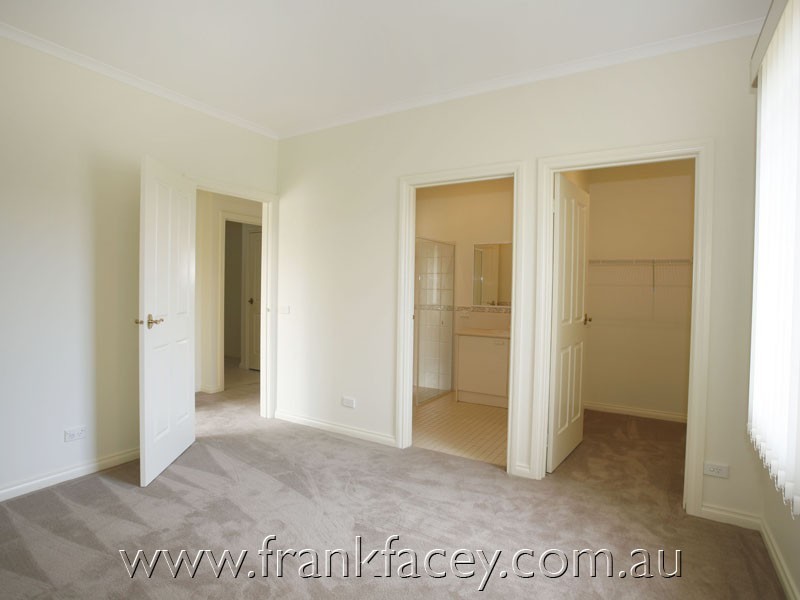 13/21-25 Parkhill Drive, Berwick VIC 3806