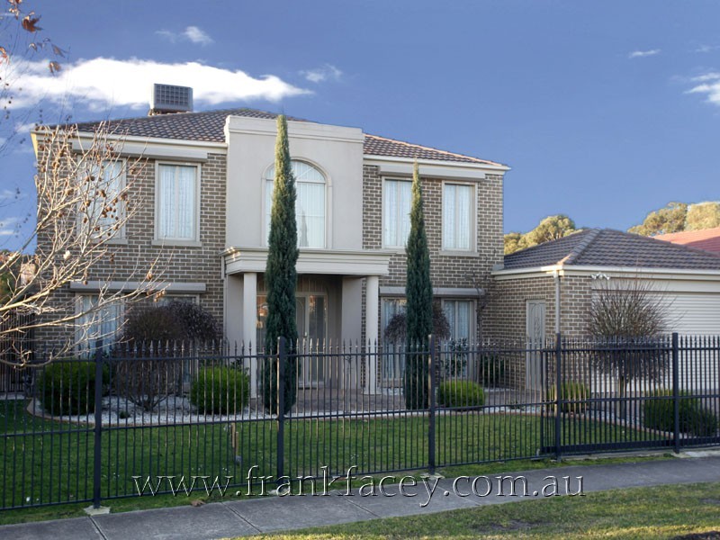 8 Edinburgh Drive, Beaconsfield VIC 3807