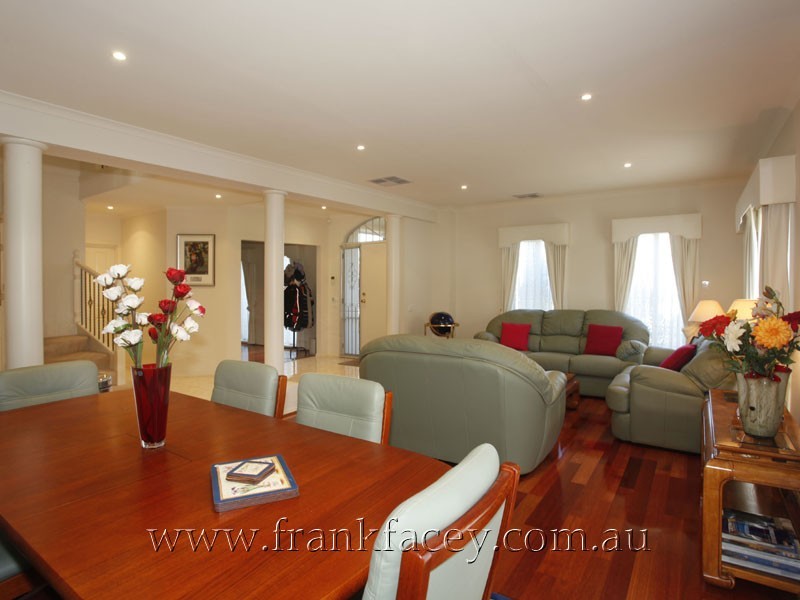 8 Edinburgh Drive, Beaconsfield VIC 3807