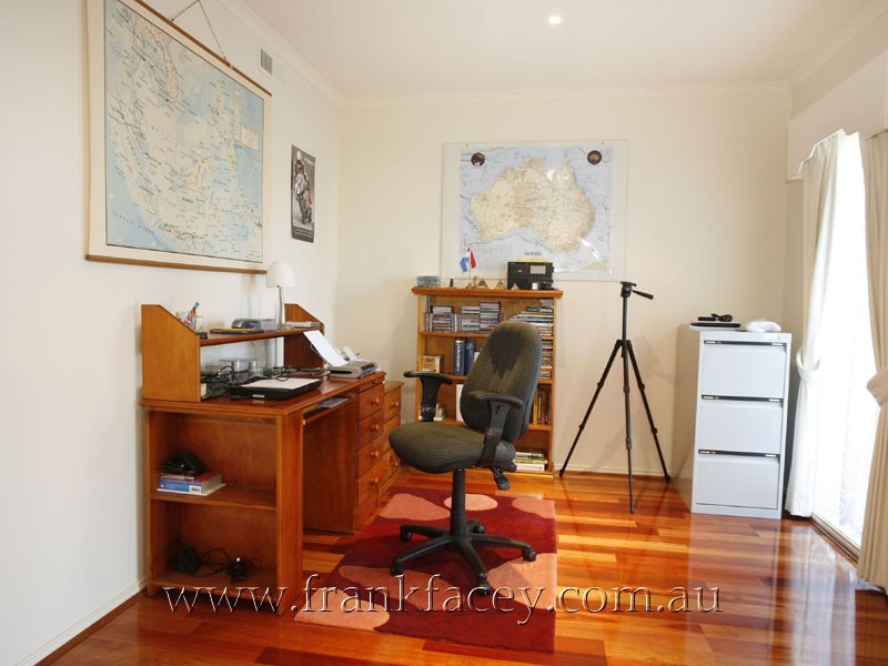 8 Edinburgh Drive, Beaconsfield VIC 3807