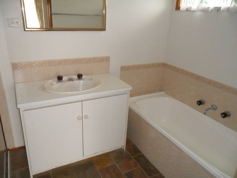 6 Ireland Avenue, Narre Warren VIC 3805