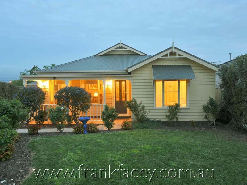 37 Wilona Way, Berwick VIC 3806