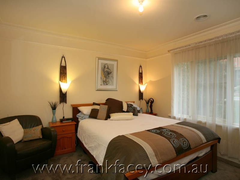 37 Wilona Way, Berwick VIC 3806