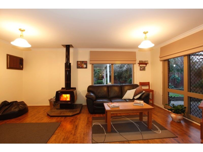 2 Heard Close, Berwick VIC 3806