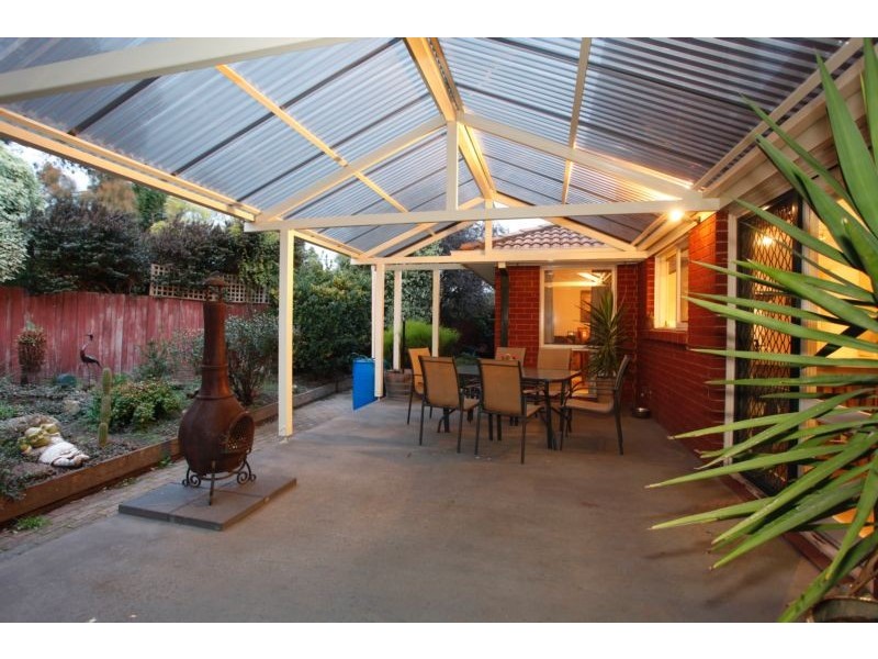 2 Heard Close, Berwick VIC 3806