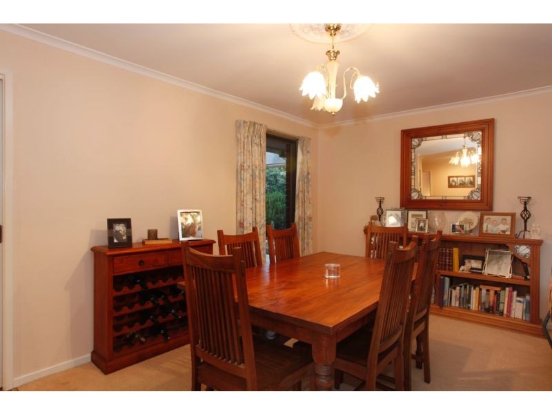 2 Heard Close, Berwick VIC 3806