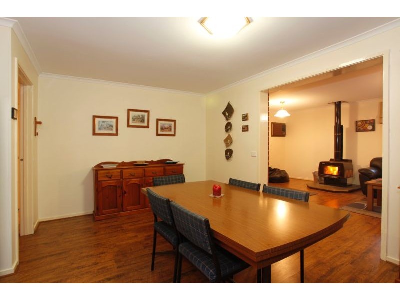 2 Heard Close, Berwick VIC 3806