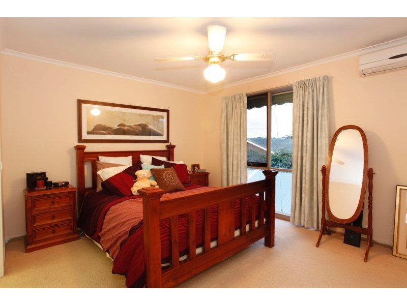 2 Heard Close, Berwick VIC 3806