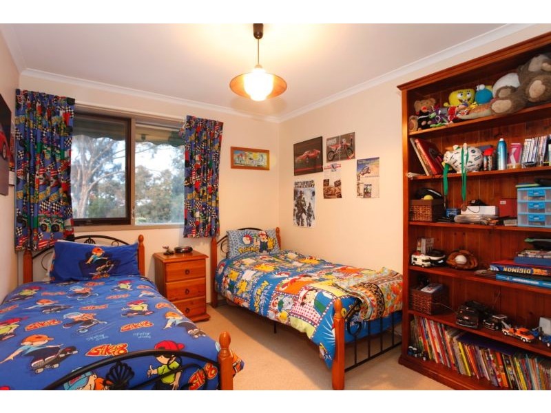2 Heard Close, Berwick VIC 3806