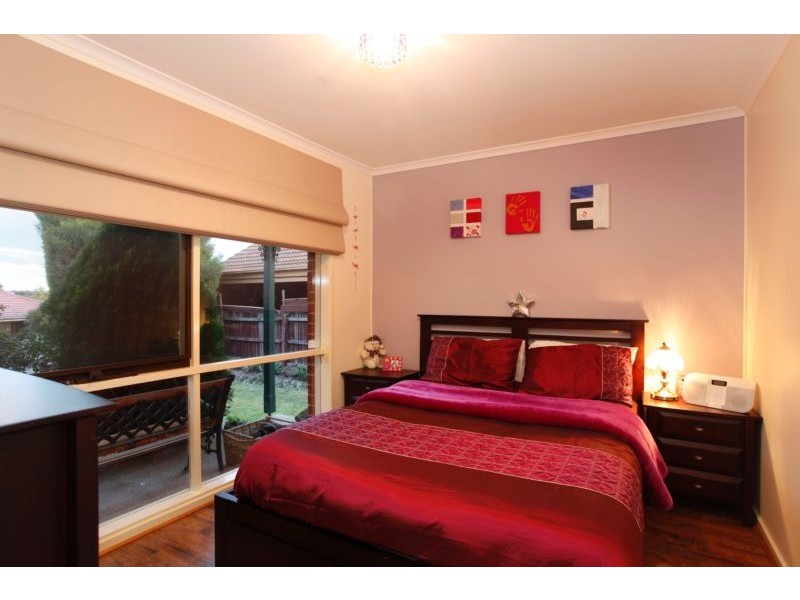 2 Heard Close, Berwick VIC 3806