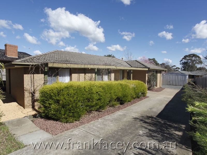 9 Strathavan Drive, Berwick VIC 3806