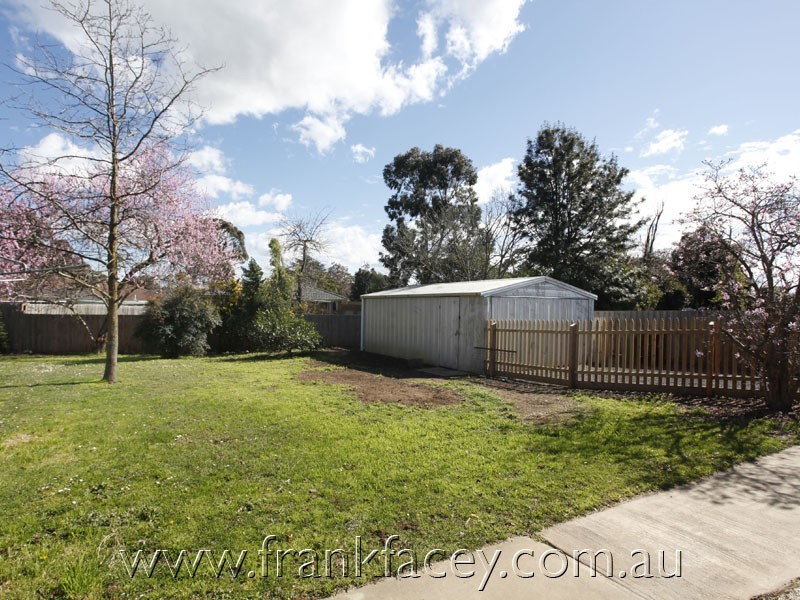 9 Strathavan Drive, Berwick VIC 3806