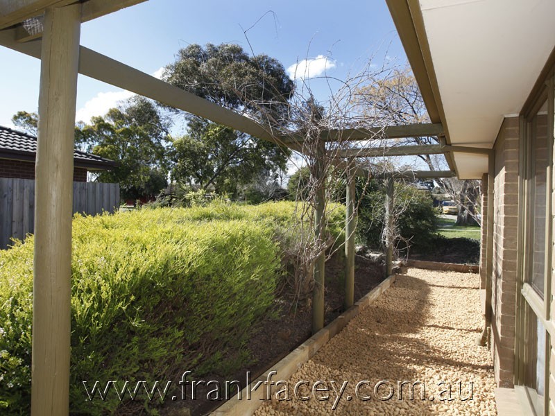 9 Strathavan Drive, Berwick VIC 3806