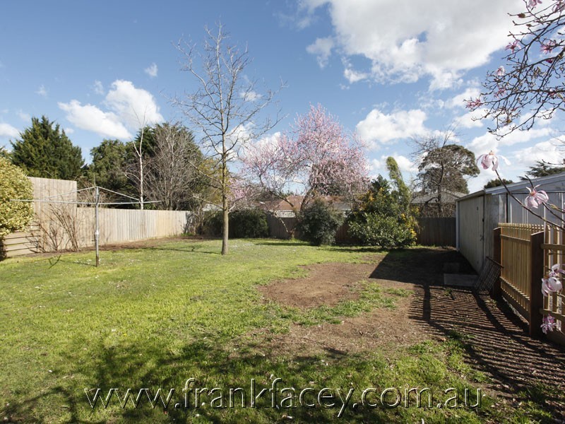9 Strathavan Drive, Berwick VIC 3806