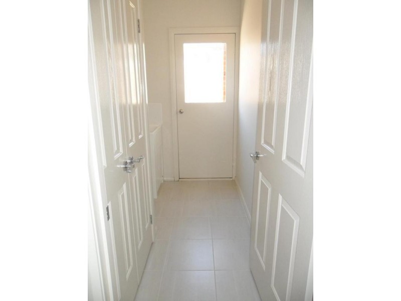 2/7 Strahan Close, Berwick VIC 3806