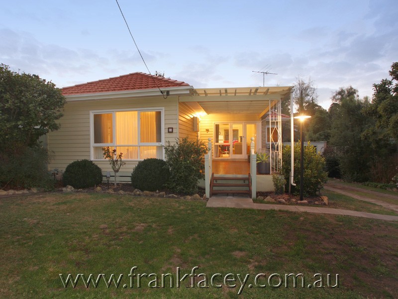 35 Lyall Road, Berwick VIC 3806