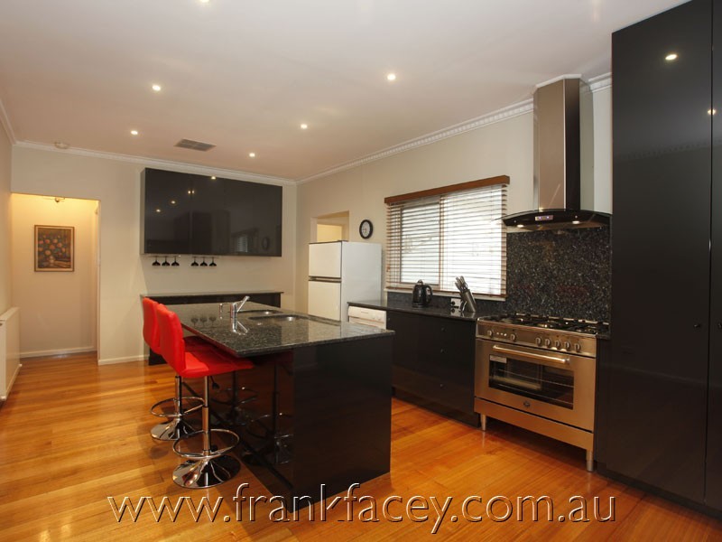 35 Lyall Road, Berwick VIC 3806