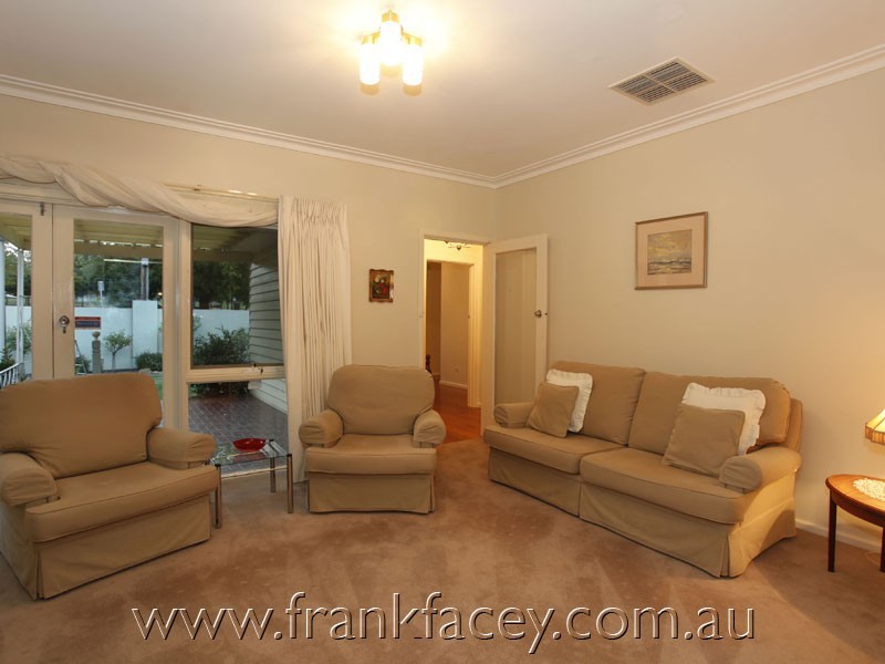 35 Lyall Road, Berwick VIC 3806