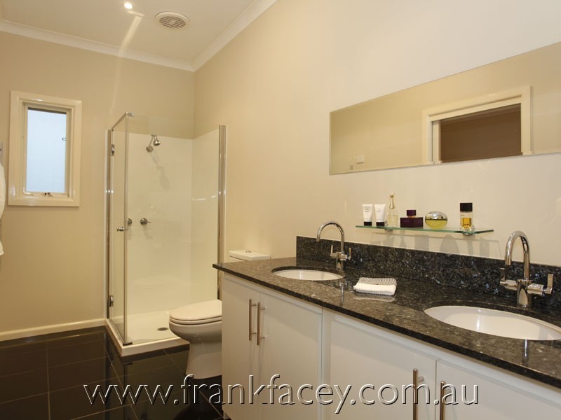 35 Lyall Road, Berwick VIC 3806