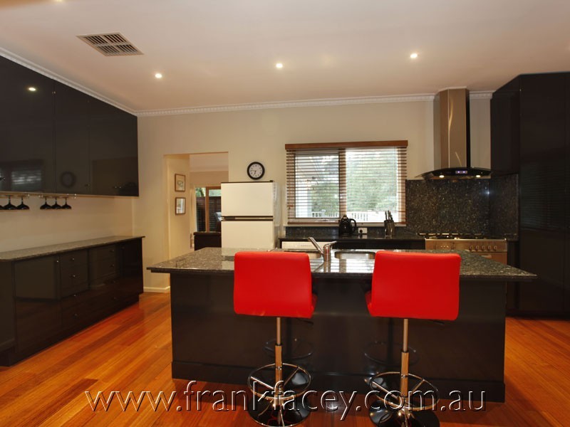 35 Lyall Road, Berwick VIC 3806