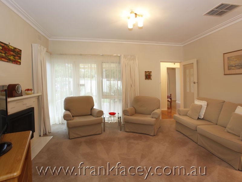 35 Lyall Road, Berwick VIC 3806