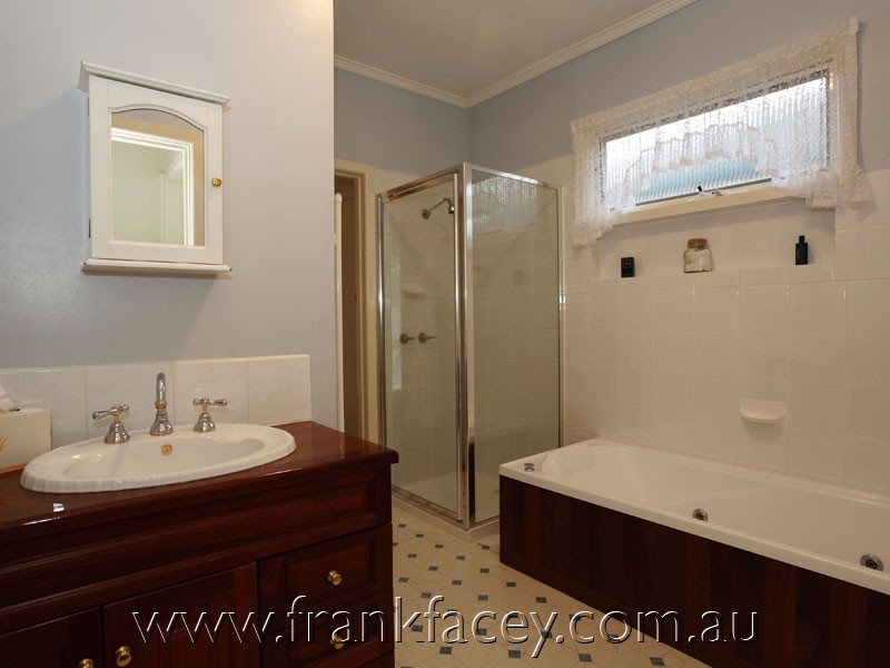 35 Lyall Road, Berwick VIC 3806