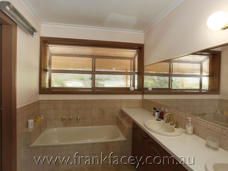 47 Split Rock Rd, Beaconsfield Upper VIC 3808