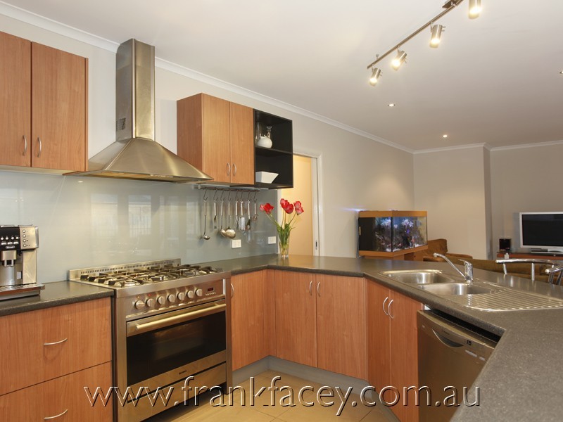 2 Selwyn Court, Berwick VIC 3806