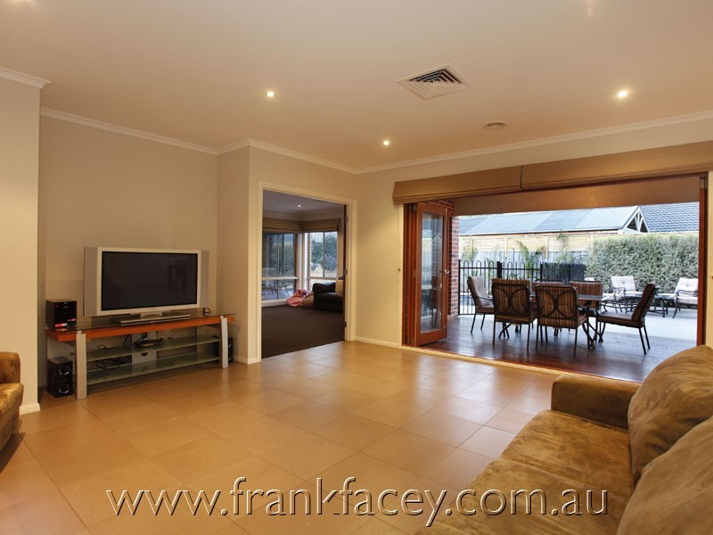 2 Selwyn Court, Berwick VIC 3806