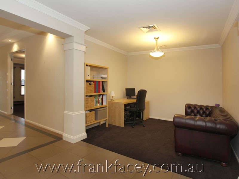 2 Selwyn Court, Berwick VIC 3806