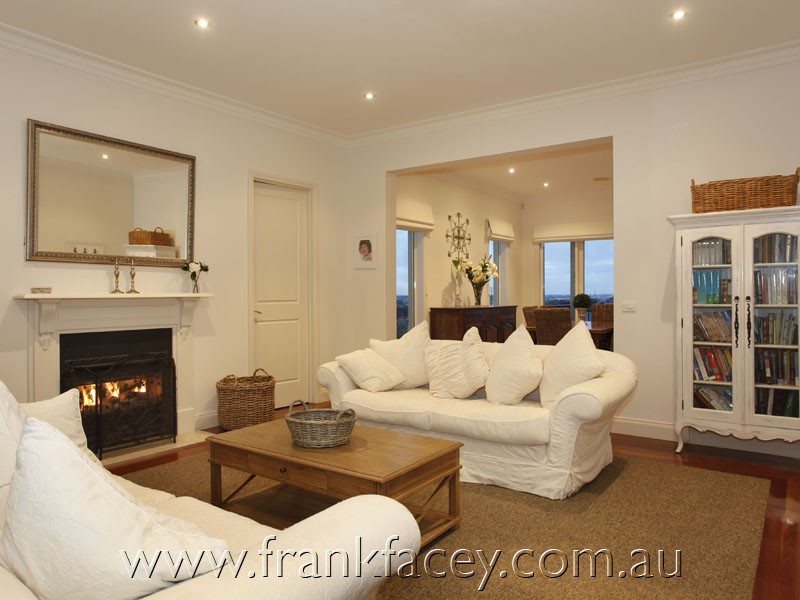 11 Yaldara Drive, Berwick VIC 3806