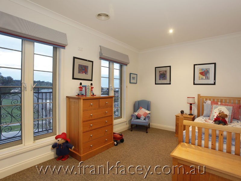 11 Yaldara Drive, Berwick VIC 3806