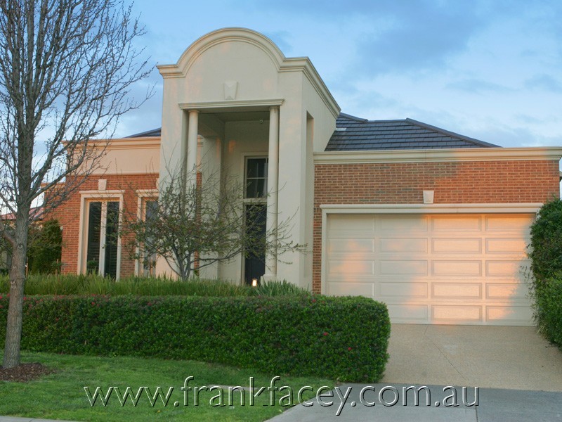 10 Rosemary Court, Berwick VIC 3806